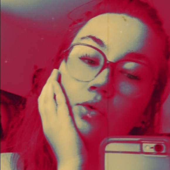 Meet your Posher, Julie - Picture 1 of 1